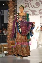 Model walks the ramp for Vikram Phadnis at Aamby Valley India Bridal Week day 4 on 1st Nov 2010 (91).JPG